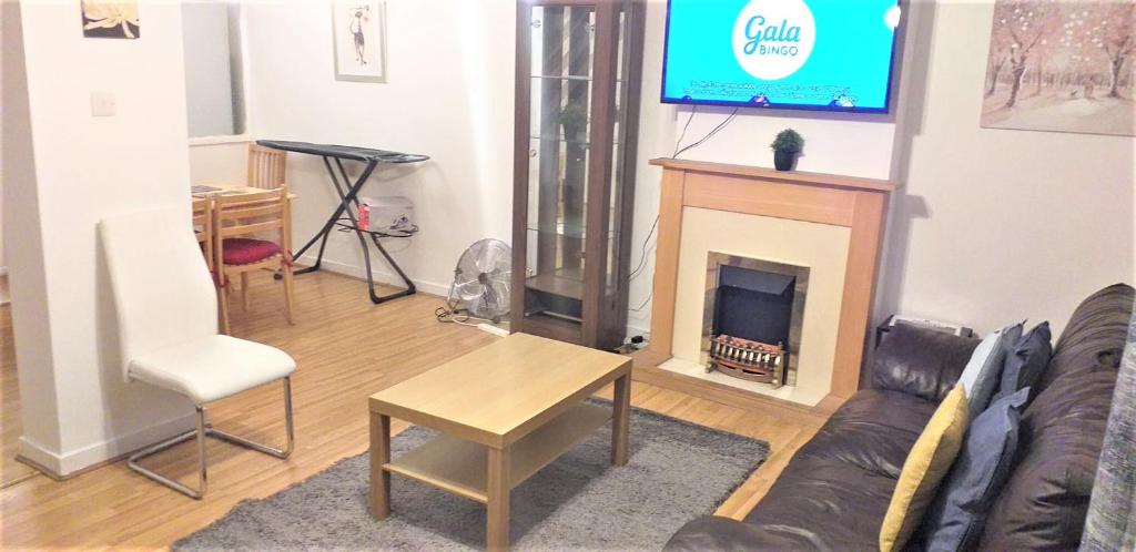 Spacious 3 bedroom House in Tilbury by London - Three-Bedroom House