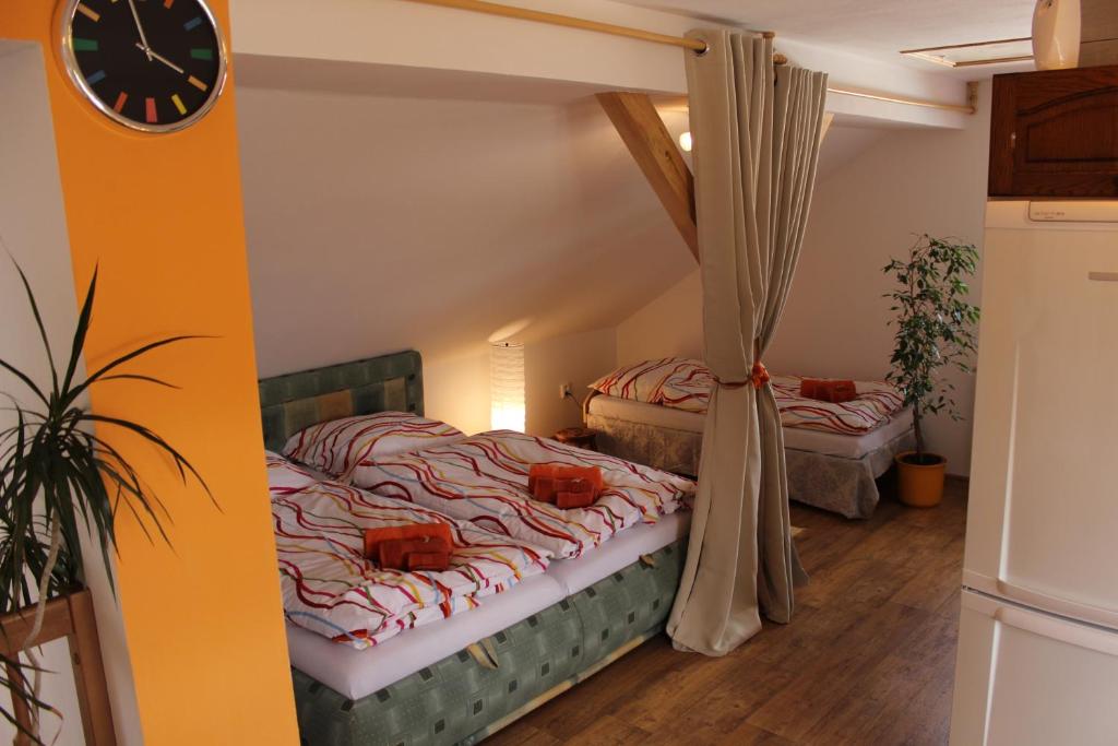 Postel nebo postele na pokoji v ubytování Orange Loft Apartment