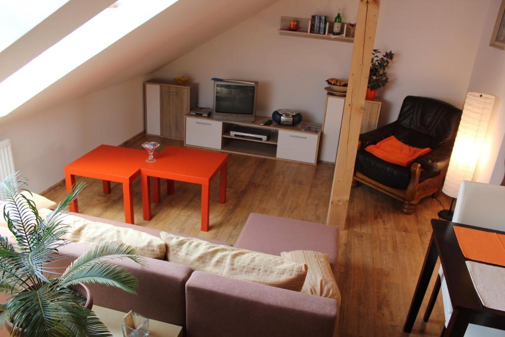 Posezení v ubytování Orange Loft Apartment