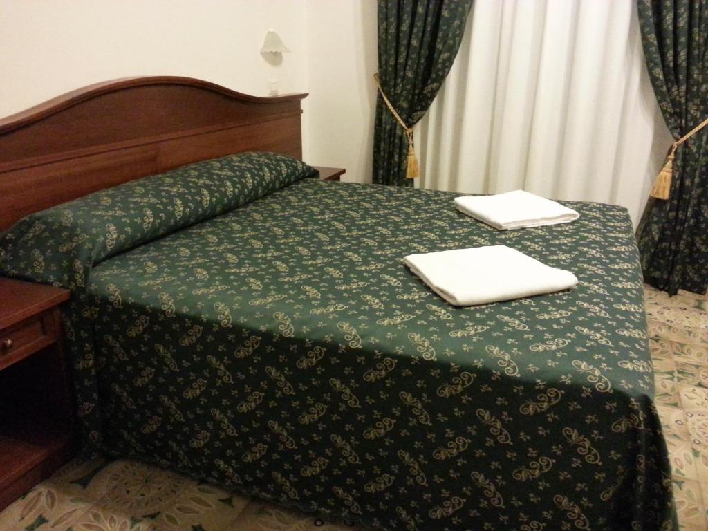 Posteľ alebo postele v izbe v ubytovaní Guesthouse Alex II