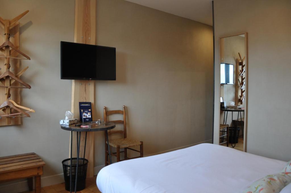 TV a/nebo společenská místnost v ubytování Le Relais des Lacs Bourgogne Morvan
