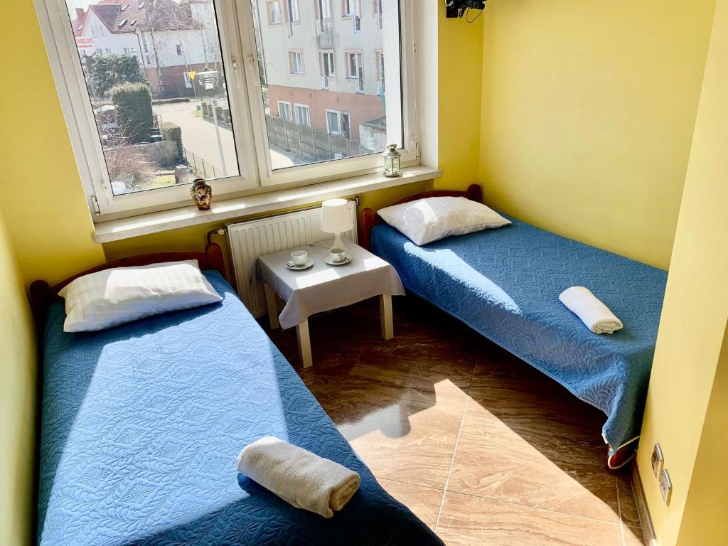 Łóżko lub łóżka w pokoju w obiekcie Willa Morski Kwiat