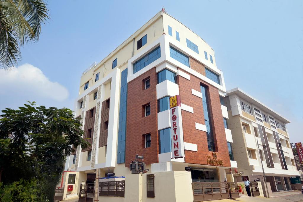 una representación de la parte delantera del edificio en HOTEL THE FORTUNE en Coimbatore