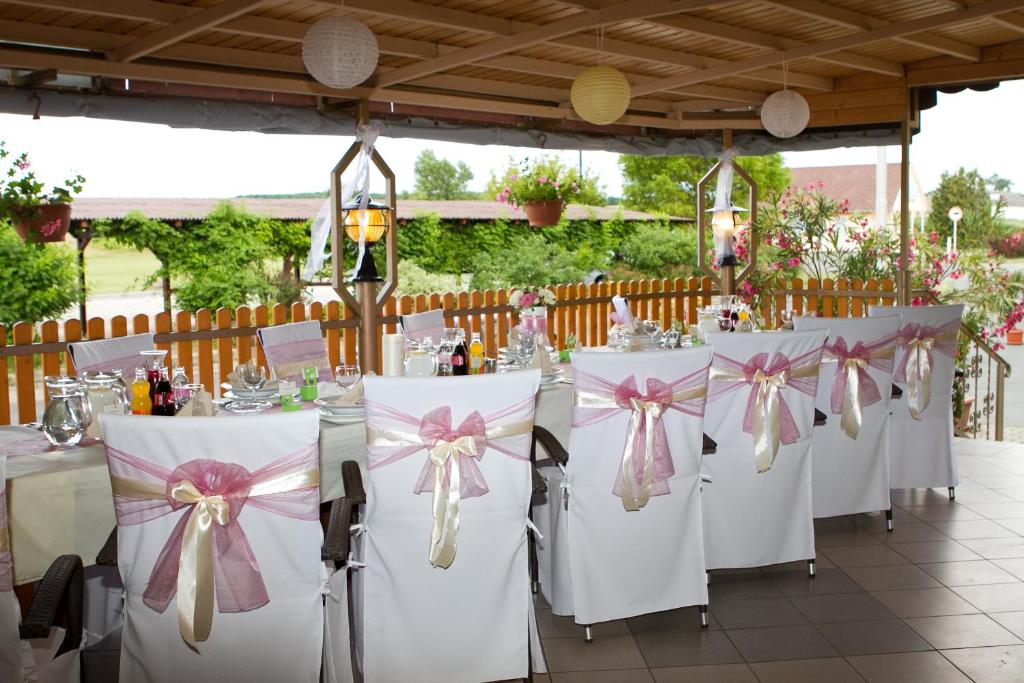 Restaurace v ubytování Patyi Étterem és Hotel