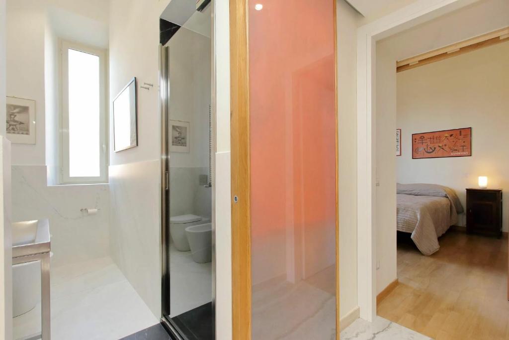 Kúpeľňa v ubytovaní Parioli Bellissimo 2br Con Terrazzo by Halldis