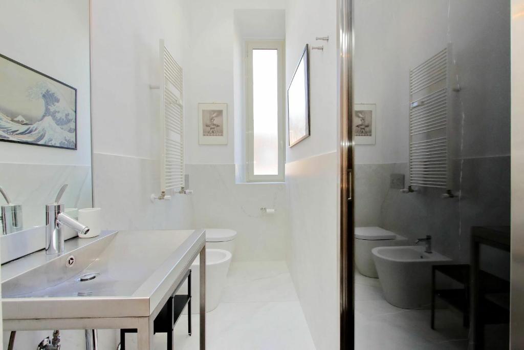 Kúpeľňa v ubytovaní Parioli Bellissimo 2br Con Terrazzo by Halldis