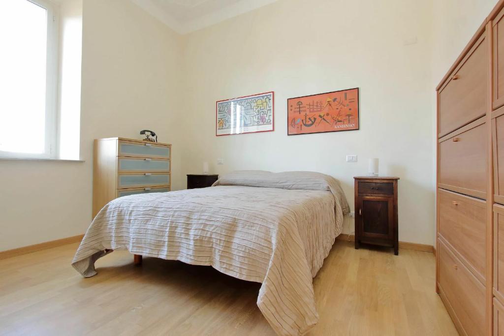 Posteľ alebo postele v izbe v ubytovaní Parioli Bellissimo 2br Con Terrazzo by Halldis