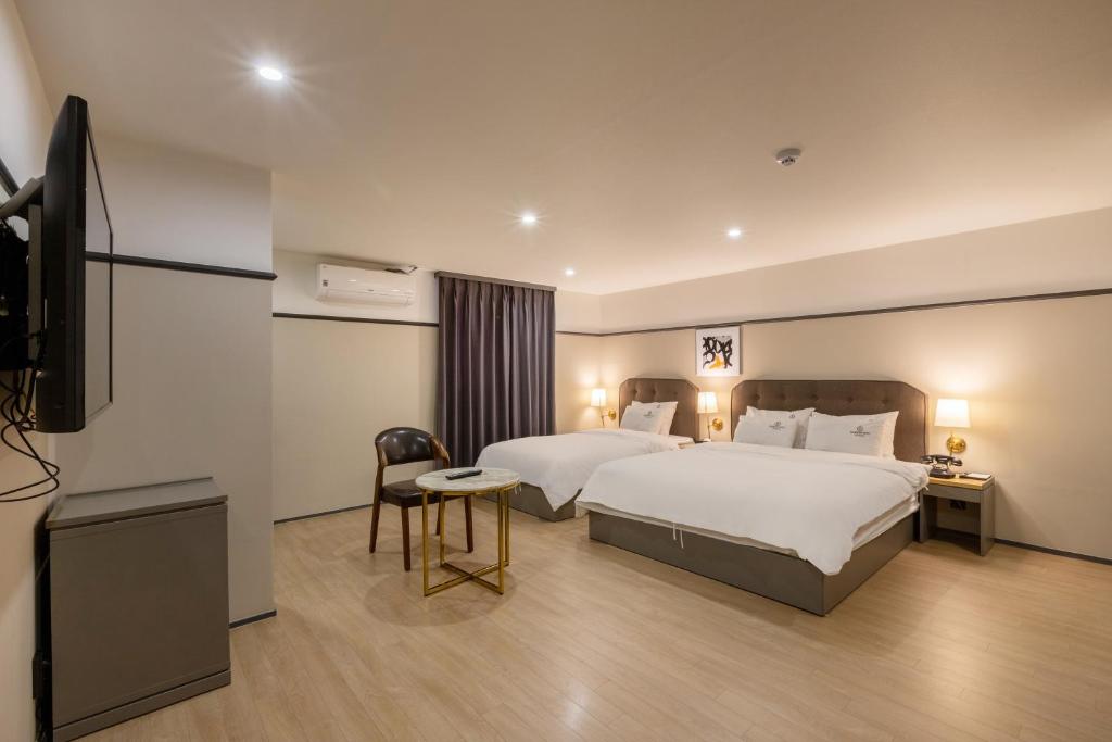 Brown-Dot Hotel Minam - Family Suite