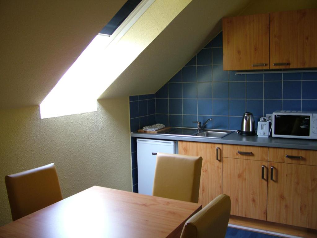 Kuchyňa alebo kuchynka v ubytovaní The Boys Apartman
