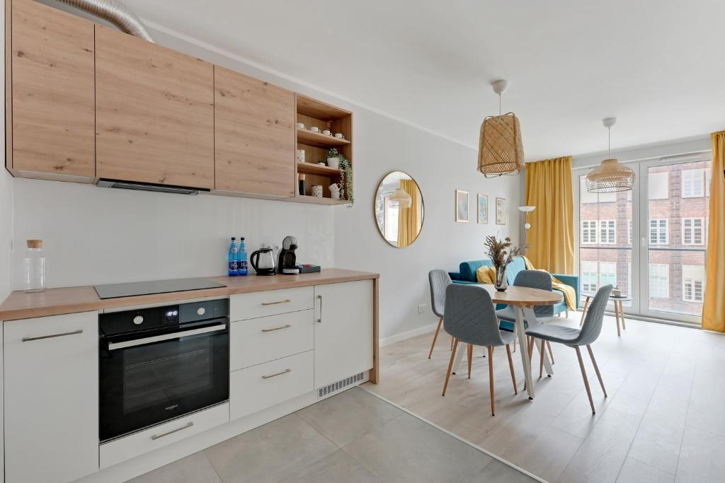 Aura 40 City Center & Free Parking by Downtown Apartments - 7