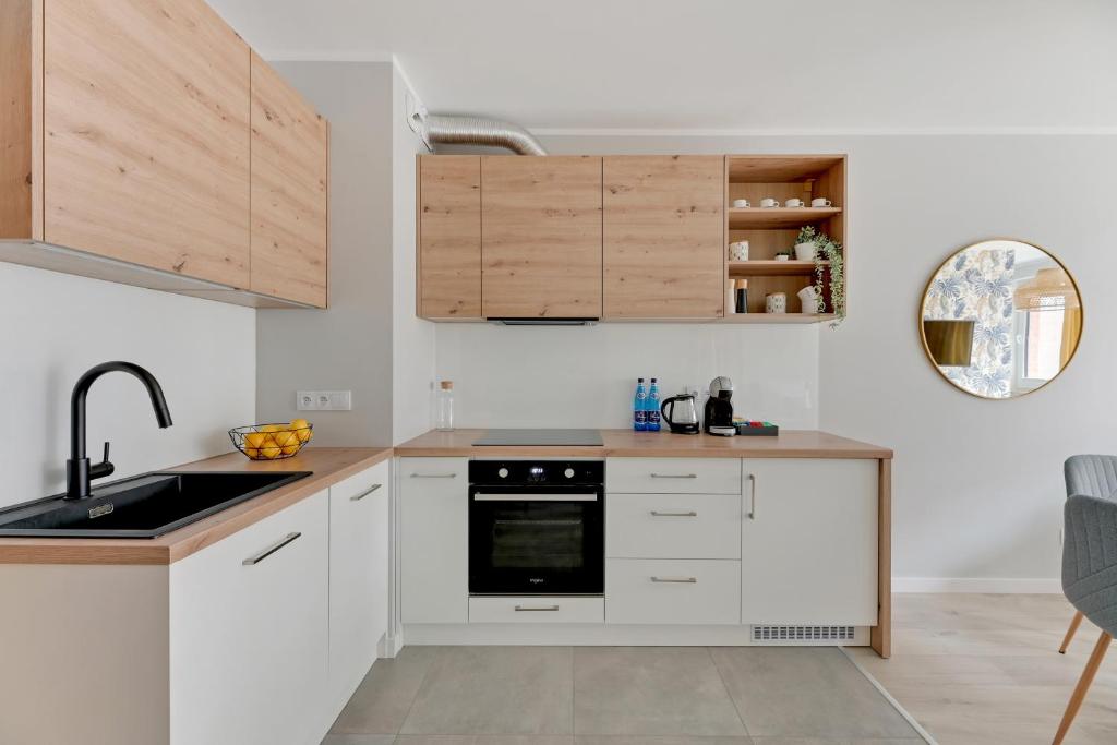 Aura 40 City Center & Free Parking by Downtown Apartments - 8