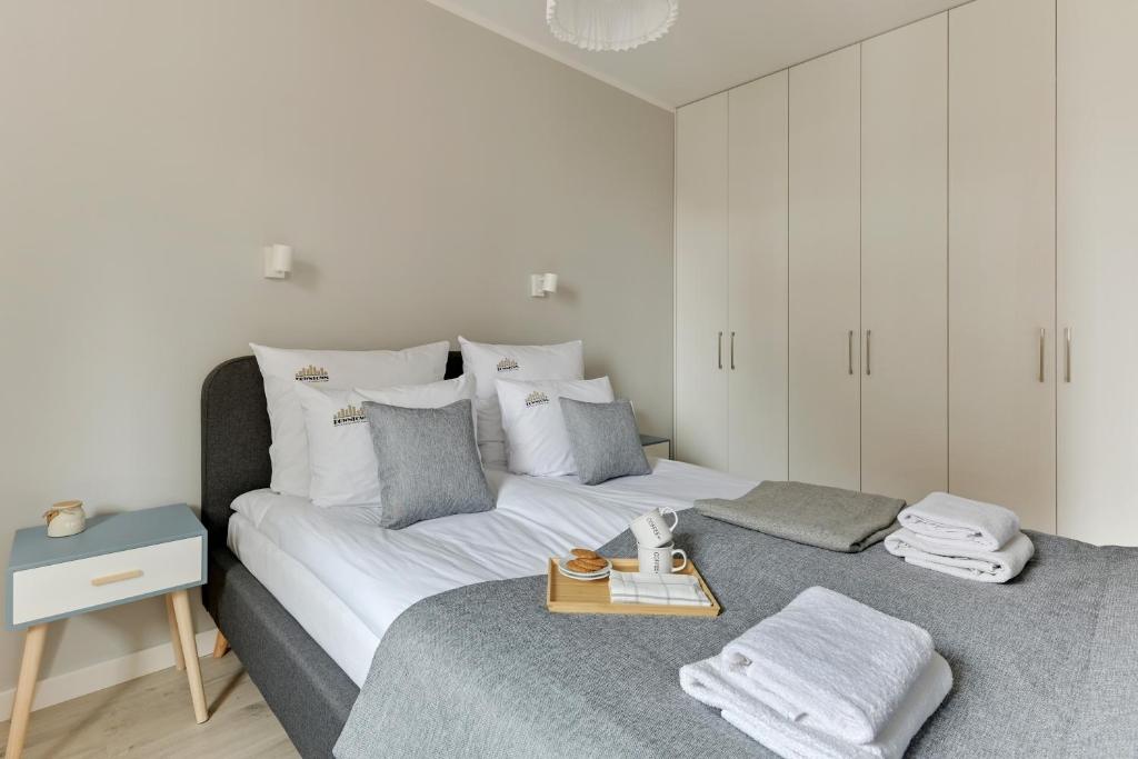 Aura 40 City Center & Free Parking by Downtown Apartments - 11