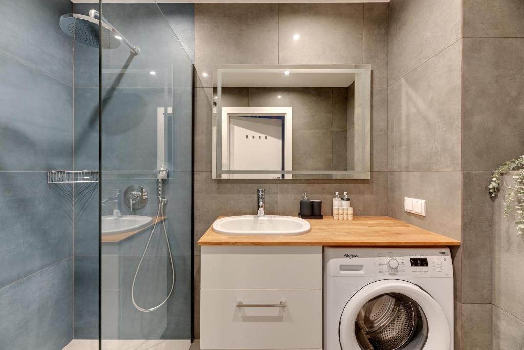 Aura 40 City Center & Free Parking by Downtown Apartments - 15