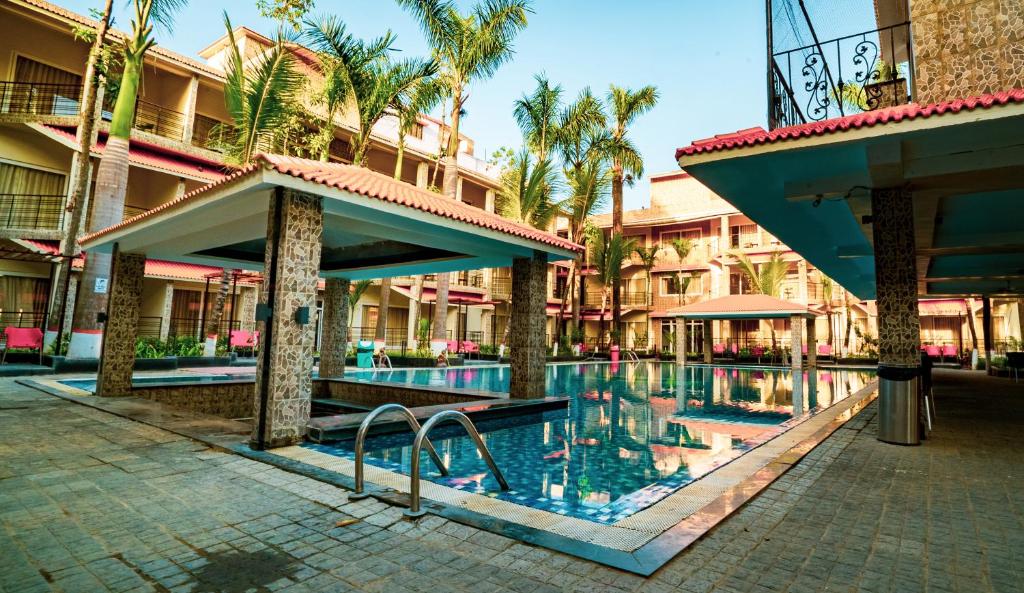 Bazén v ubytování Hotel Sonar Bangla Tarapith nebo v jeho okolí