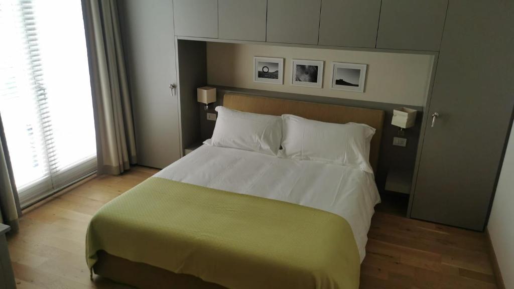 A bed or beds in a room at Appartamenti Vacanze Marina di Scarlino