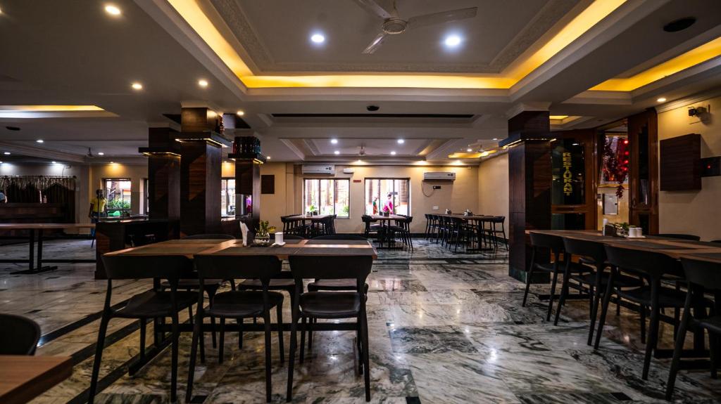 Restaurace v ubytování Hotel Sonar Bangla Tarapith