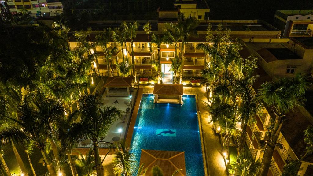 Bazén v ubytování Hotel Sonar Bangla Tarapith nebo v jeho okolí
