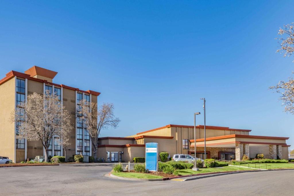 a building with a parking lot in front of it at Wyndham Sacramento in Sacramento