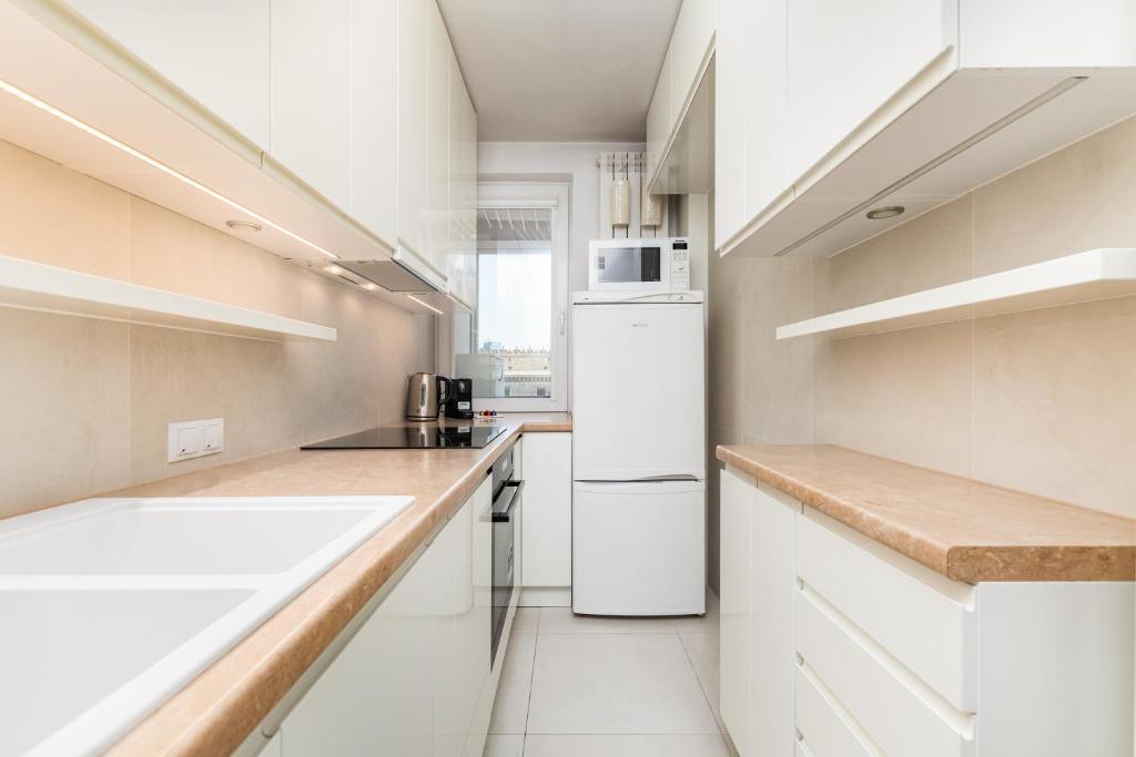Kuchyňa alebo kuchynka v ubytovaní Apartament Emilii Plater by Your Freedom