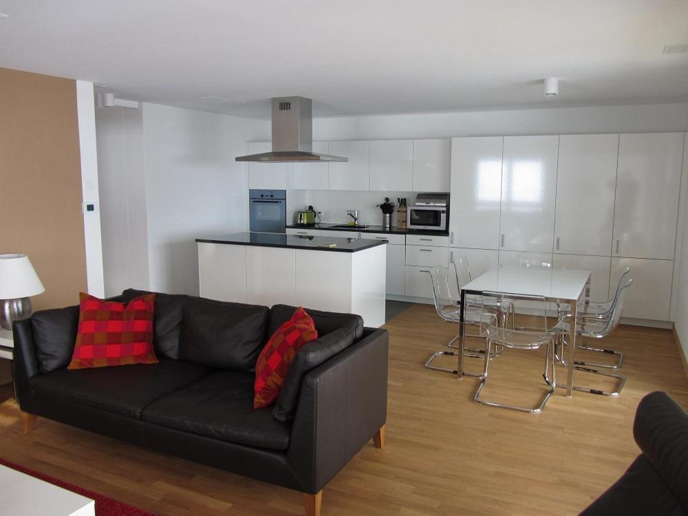 a living room with a black couch and a table at Ferienwohnung Jones in Pany