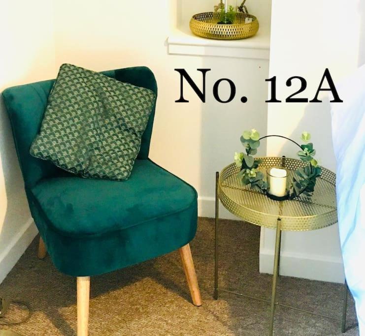 *New* Central, modern, bright, g/f flat *free wifi