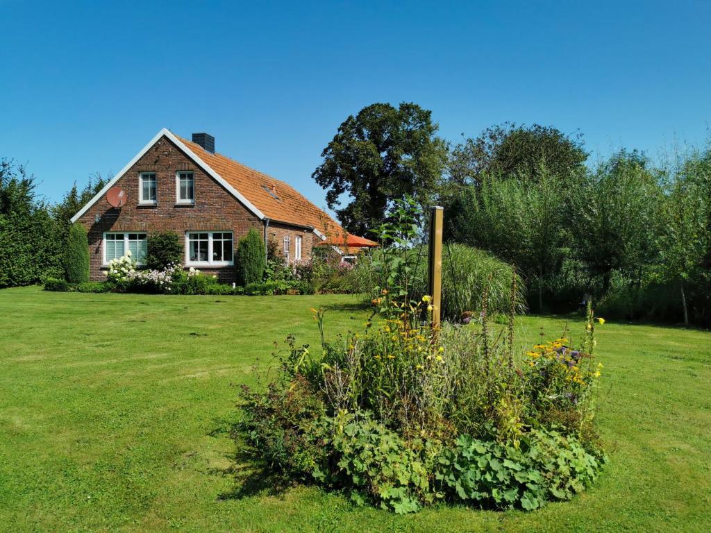 a house with a garden in front of a yard at Holiday Home Witten by Interhome in Moorweg