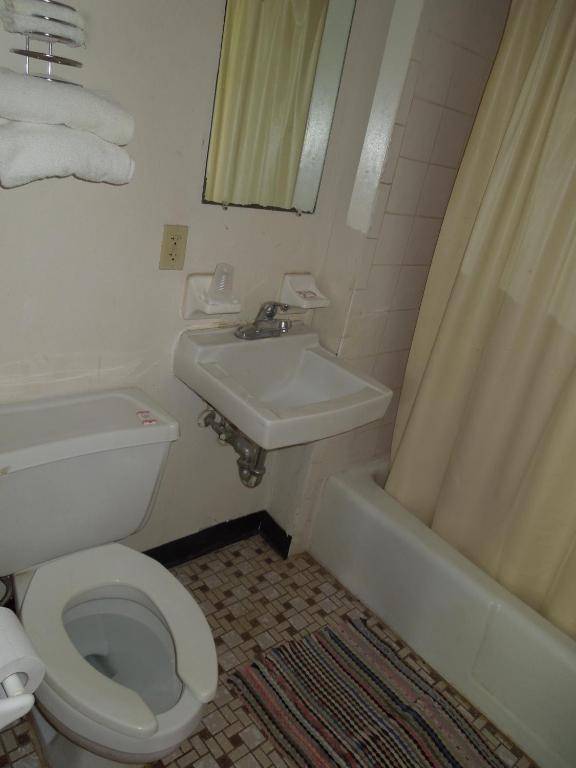 Lees Motel - Deluxe King Room