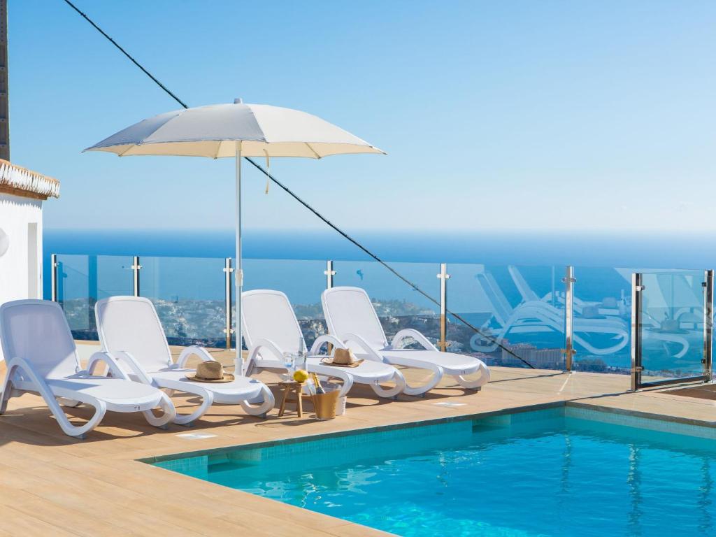 Bazén v ubytovaní Holiday Home Mediterraneo by Interhome alebo v jeho blízkosti