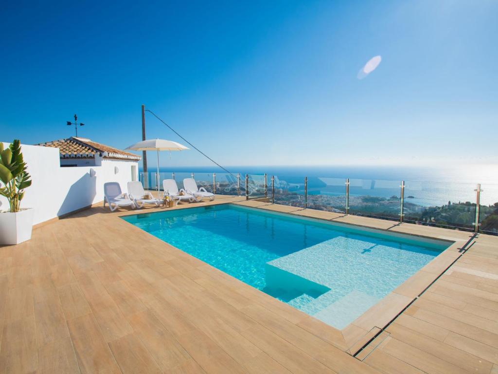 Bazén v ubytovaní Holiday Home Mediterraneo by Interhome alebo v jeho blízkosti
