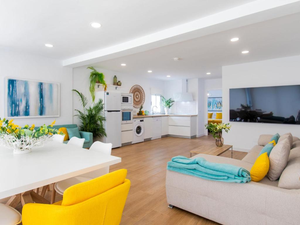 Televízia a/alebo spoločenská miestnosť v ubytovaní Holiday Home Mediterraneo by Interhome