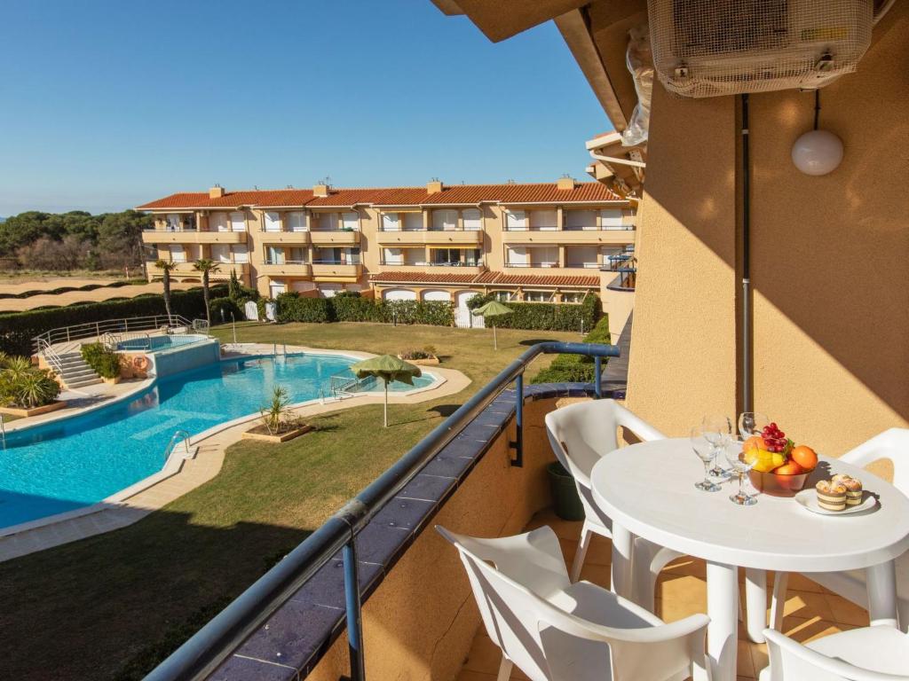 Bazén v ubytovaní Apartment Edificio Tamarius by Interhome alebo v jeho blízkosti