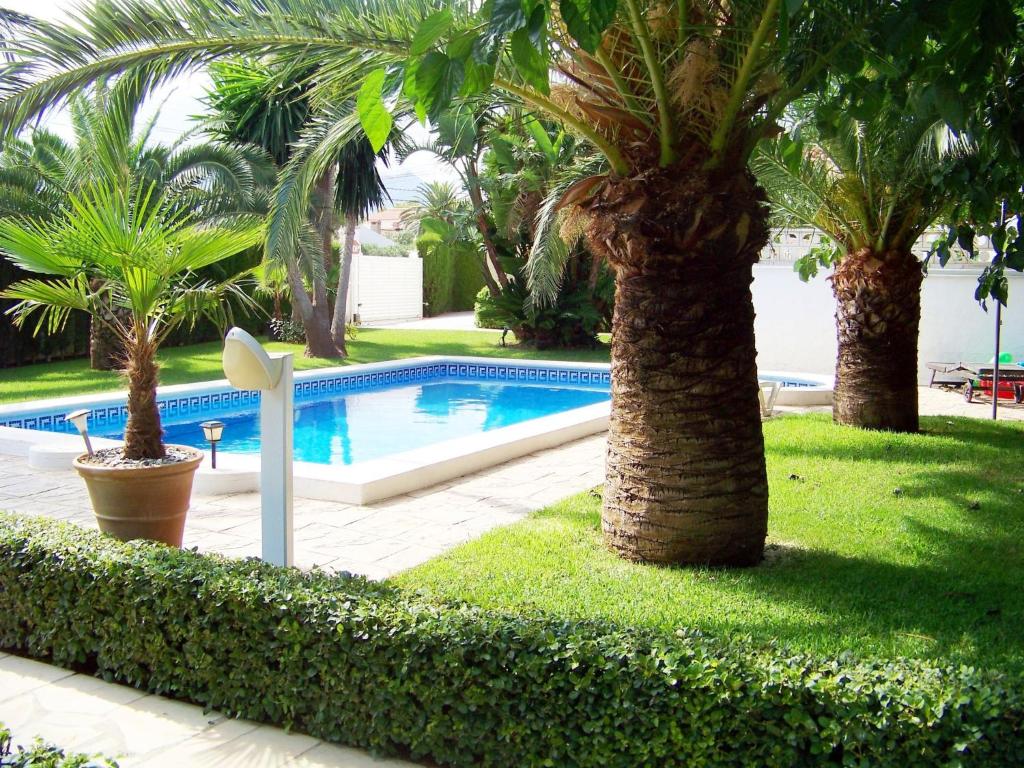 Bazén v ubytování Villa Villa Mar by Interhome nebo v jeho okolí