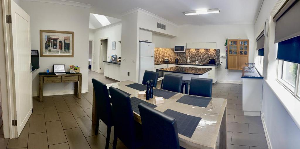 a dining room and kitchen with a table and chairs at Austral Place 88 via Merri River in Warrnambool