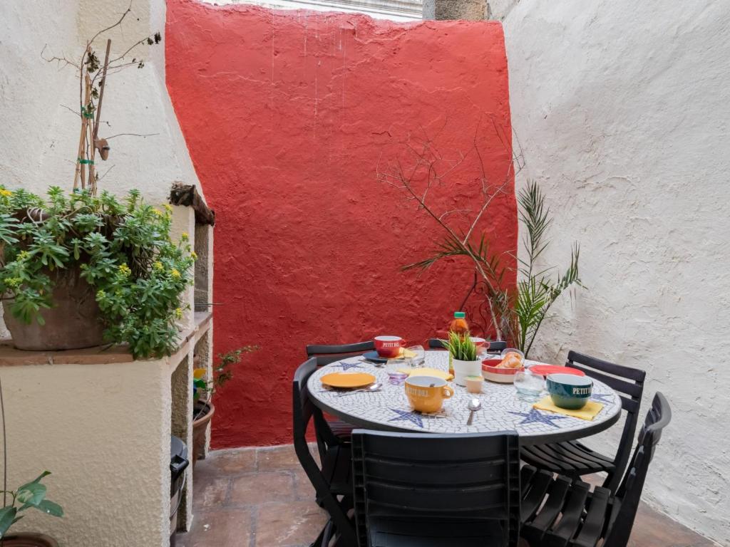 a table with food on it in a patio at Holiday Home La Maison Theaulon by Interhome in Aigues-Mortes