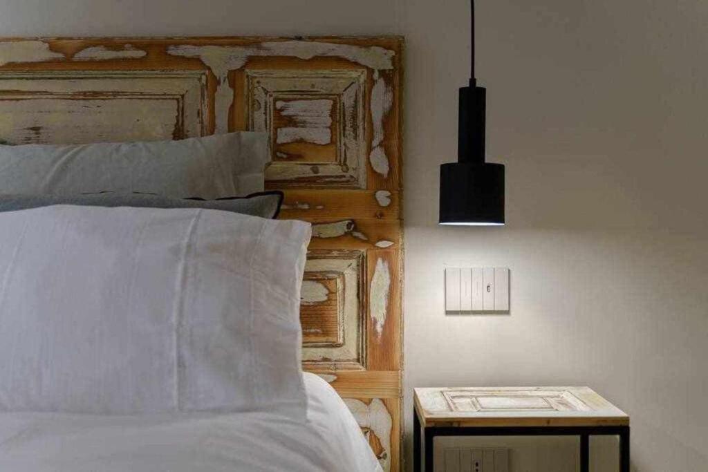 Łóżko lub łóżka w pokoju w obiekcie Crociferi Luxury Apartment