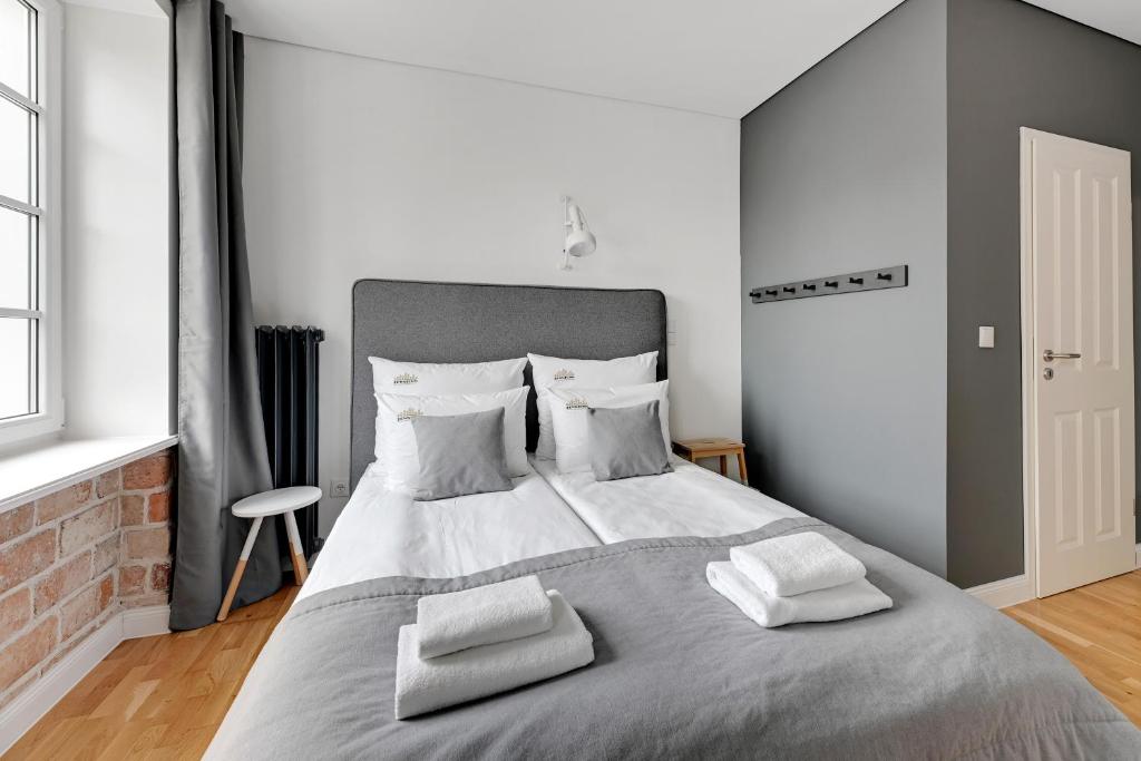 Posteľ alebo postele v izbe v ubytovaní Szeroka Boutique by Downtown Apartments