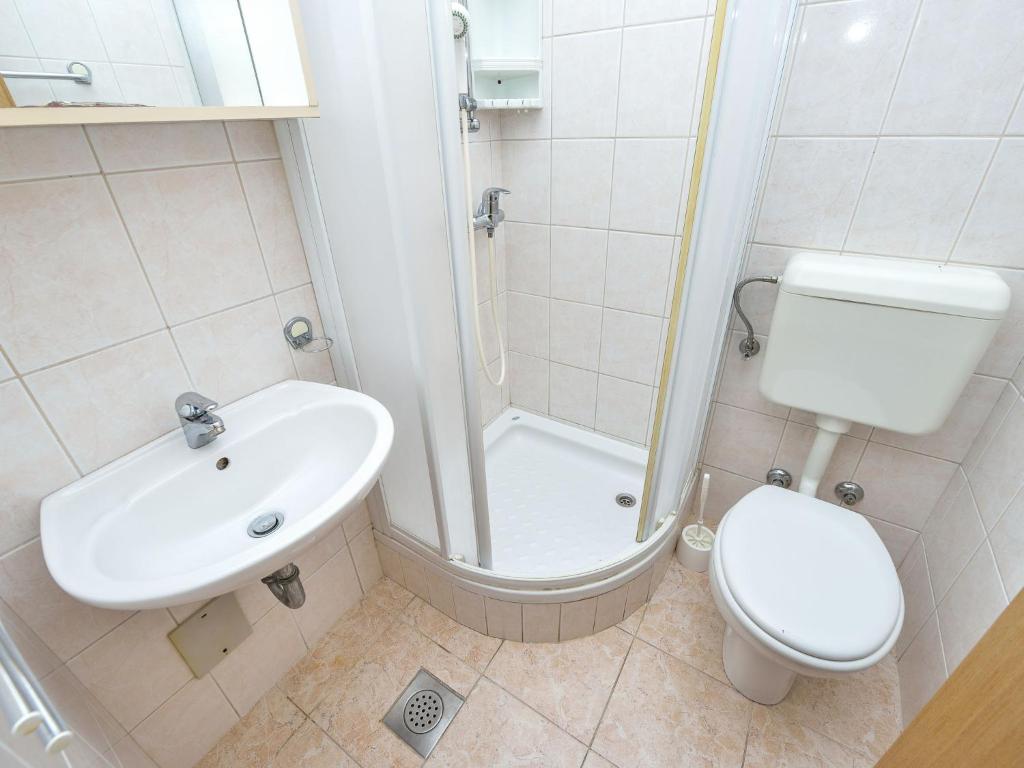 Kúpeľňa v ubytovaní Apartment Bonex-4 by Interhome