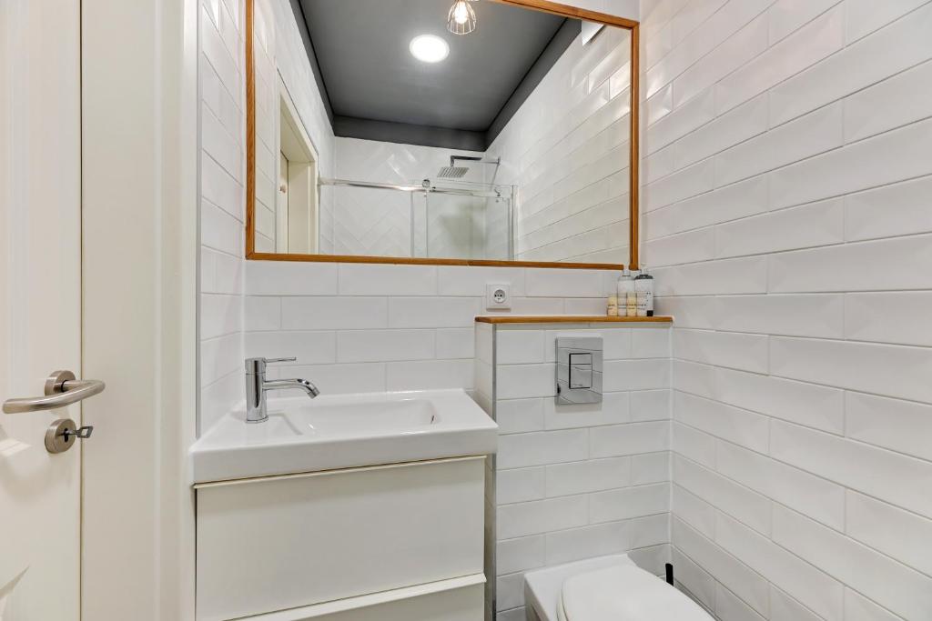 Kúpeľňa v ubytovaní Szeroka Boutique by Downtown Apartments