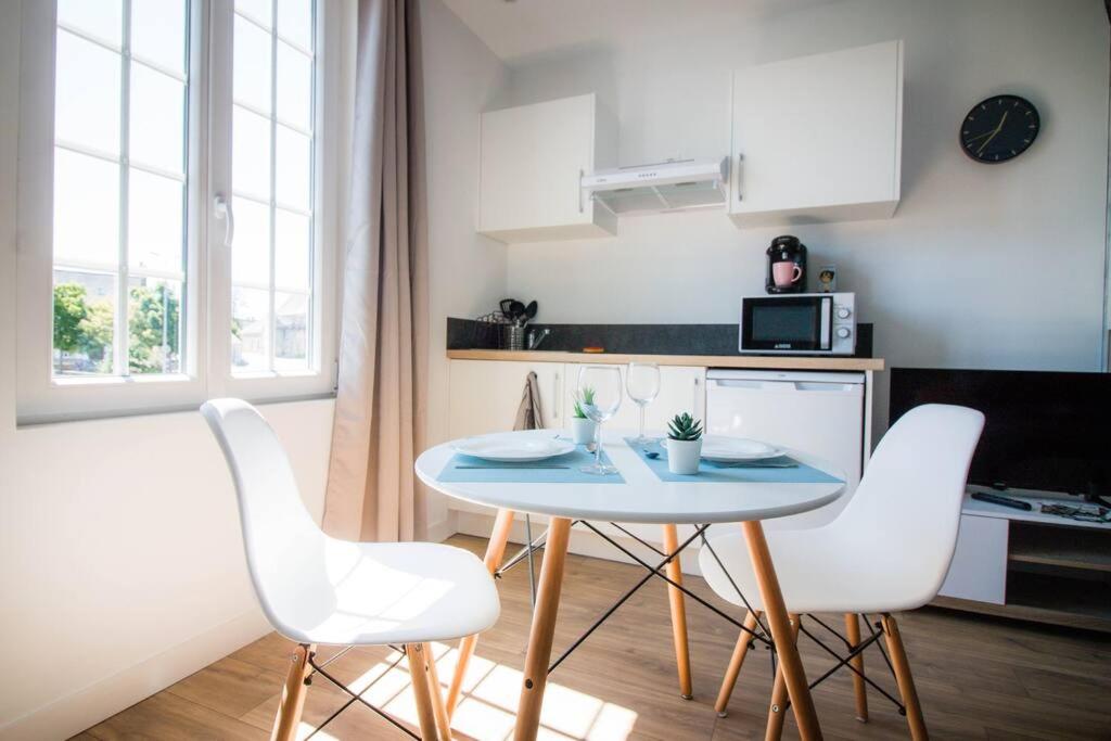 Home2Stay Valognes - Studio C