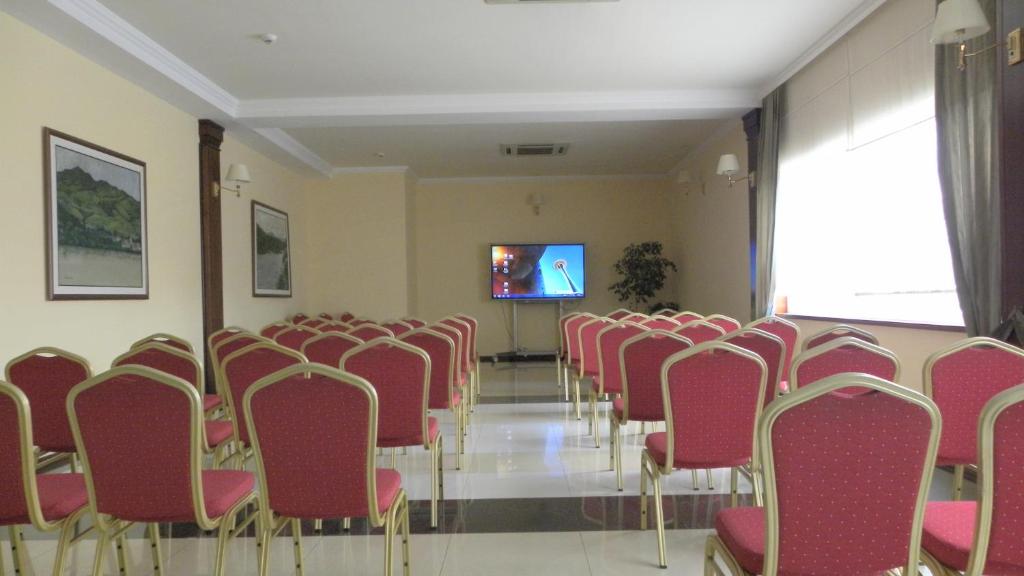 TV a/nebo společenská místnost v ubytování Hotel Aquastar Danube