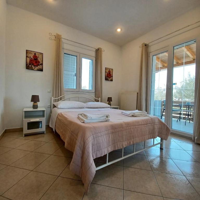 Postel nebo postele na pokoji v ubytování Eleonas Apartment 1, Lygia
