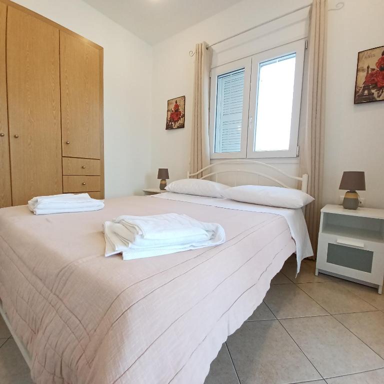 Postel nebo postele na pokoji v ubytování Eleonas Apartment 1, Lygia