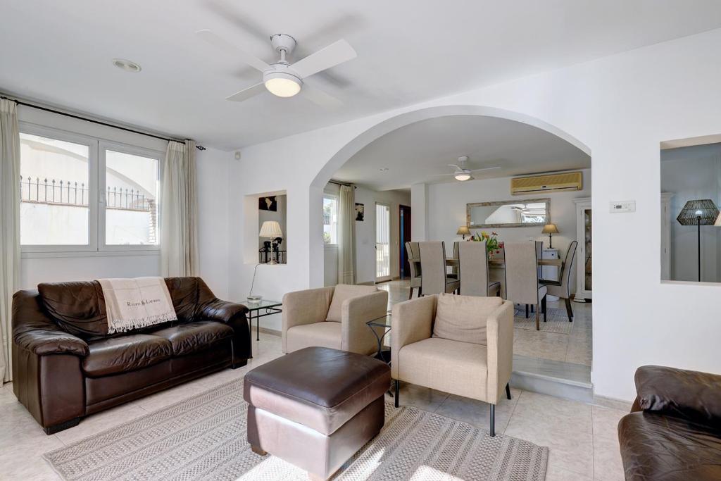 088 Bright and Spacious Andalusian Style Villa With Private ...