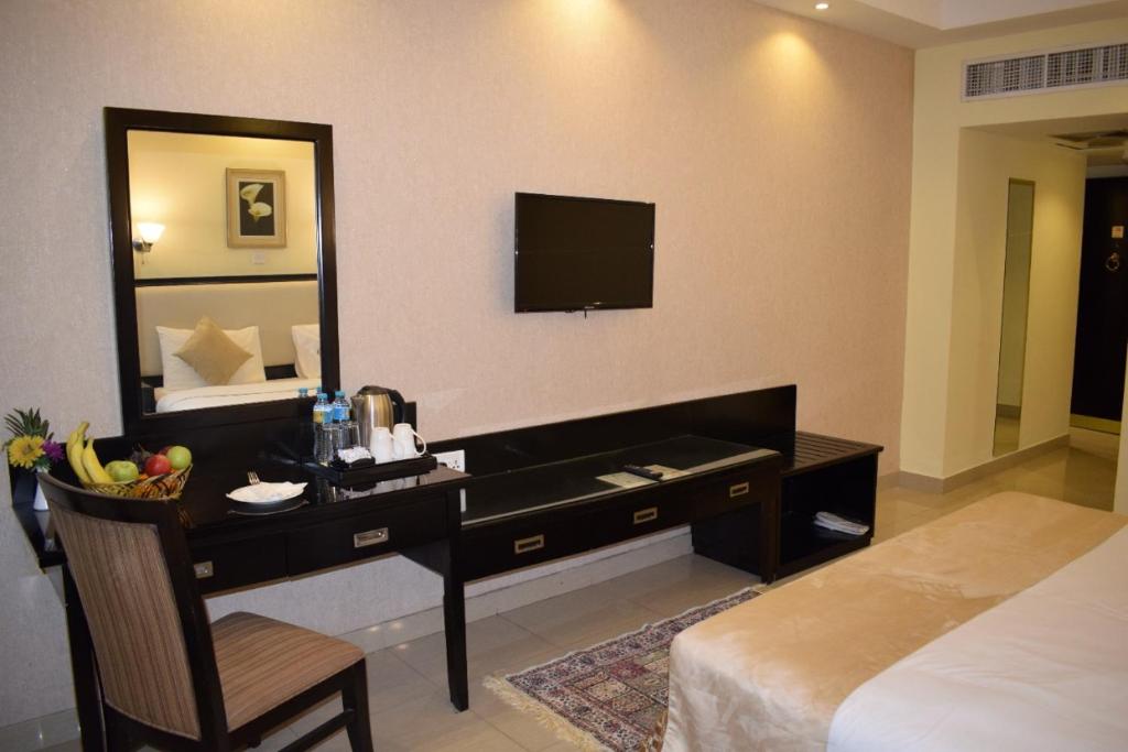 Postel nebo postele na pokoji v ubytování Palm Beach Hotel