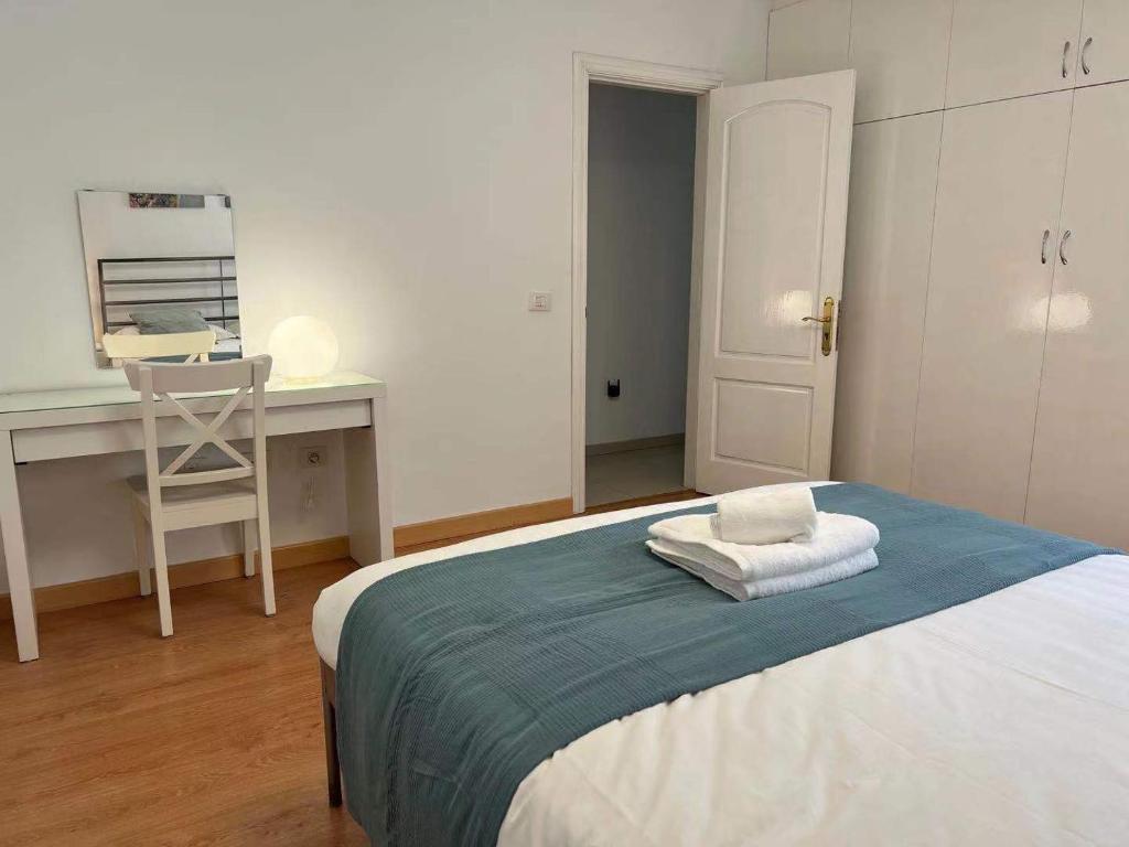 A bed or beds in a room at Apartamento Olivin