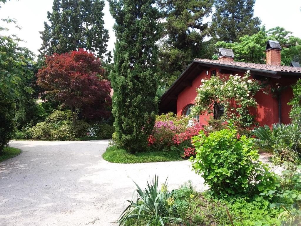 a red house with flowers in front of it at B&B La Casaccia in Verbania