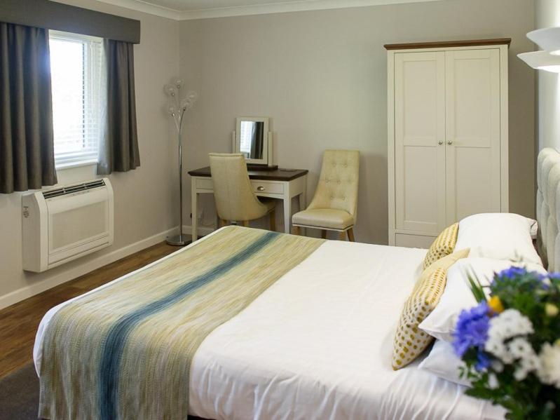 The White Horse Hotel and Luxury Shepherds Huts - Kingkamer