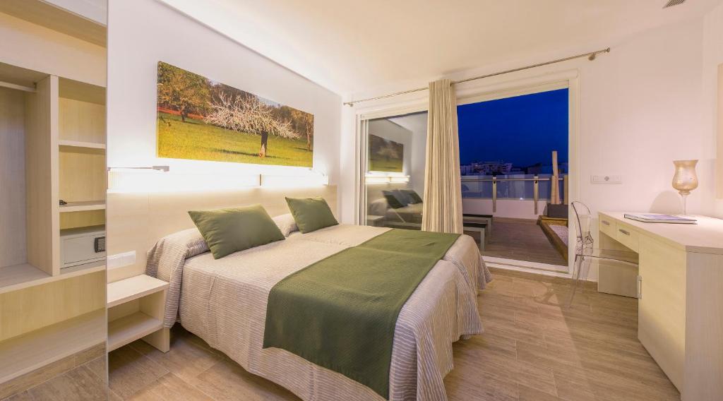 Hostal Marí - Premium Twin Room With Terrace