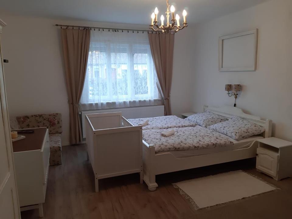 Edina Vintage Vendégház 9200 Mosonmagyaróvár, 154 Szent István király út kép - 1