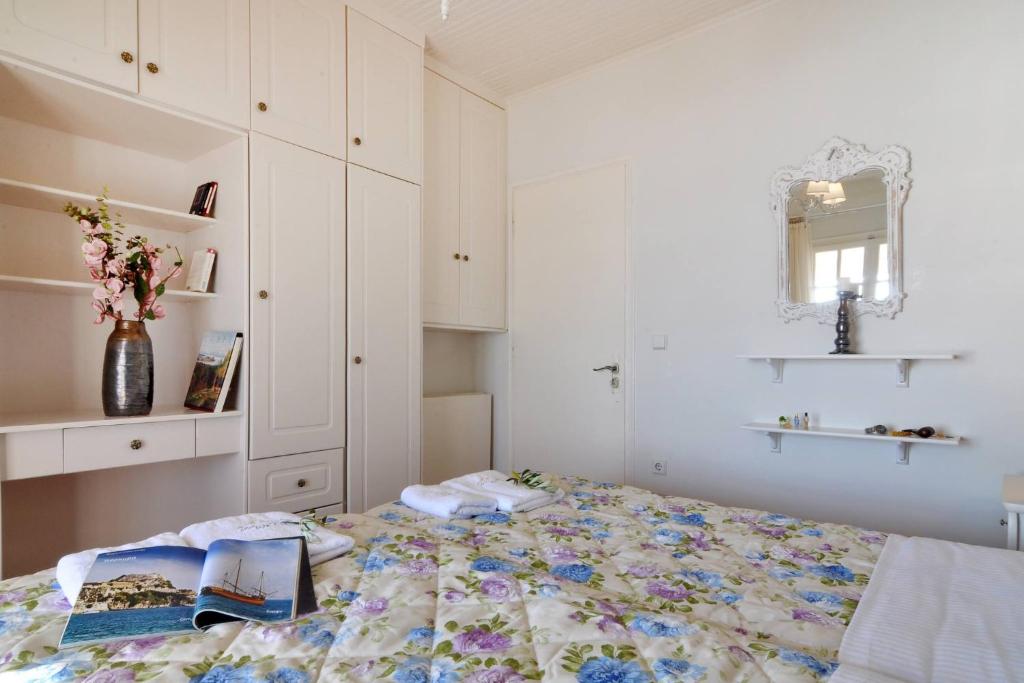 Postel nebo postele na pokoji v ubytování Villa Meli Afionas Corfu